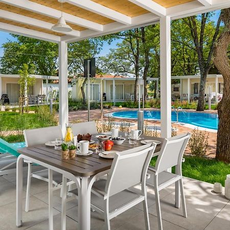 Camping Ulika Mobile Homes - Naturist Červar-Porat Buitenkant foto