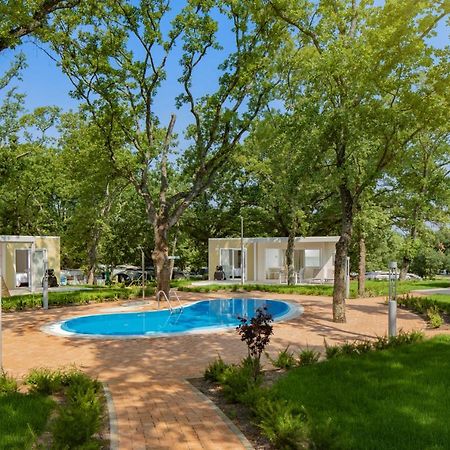 Camping Ulika Mobile Homes - Naturist Červar-Porat Buitenkant foto