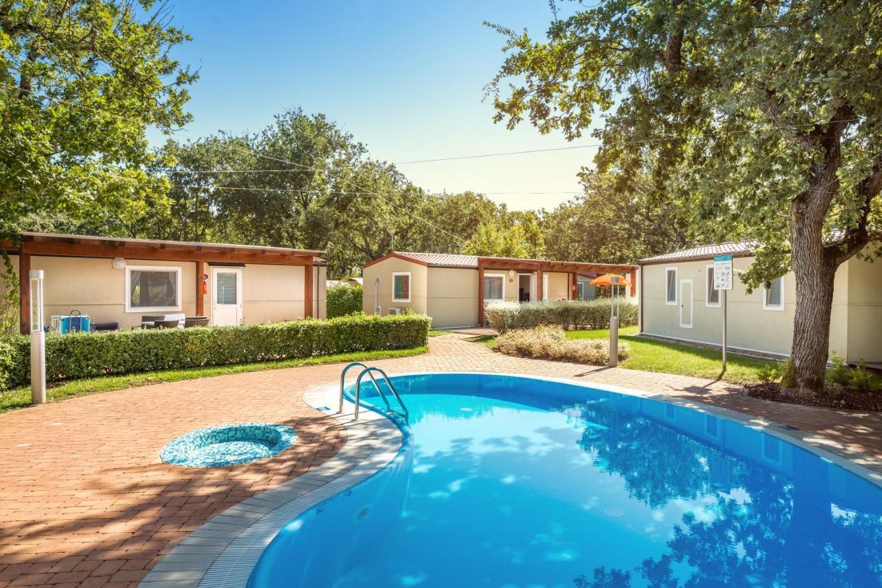 Camping Ulika Mobile Homes - Naturist Červar-Porat Buitenkant foto