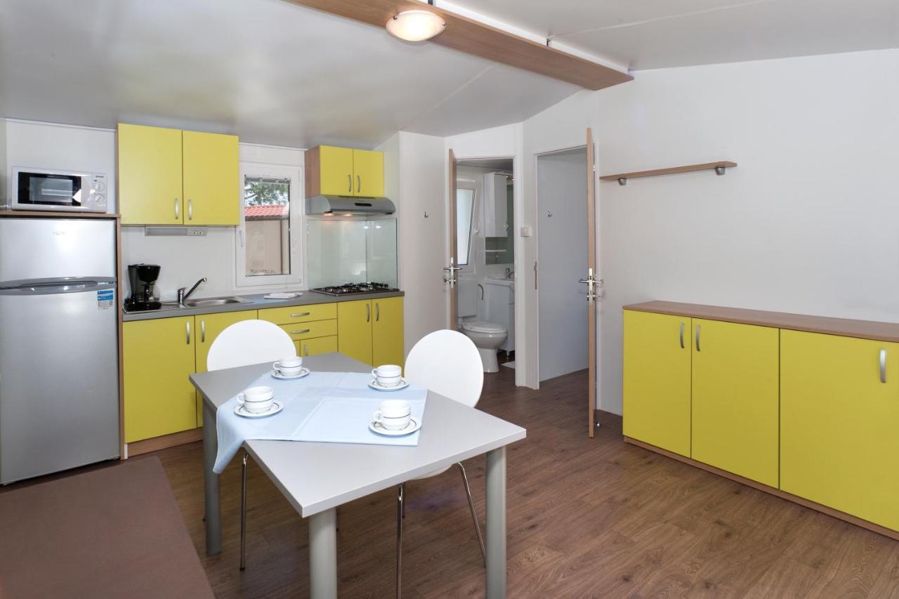 Camping Ulika Mobile Homes - Naturist Červar-Porat Buitenkant foto