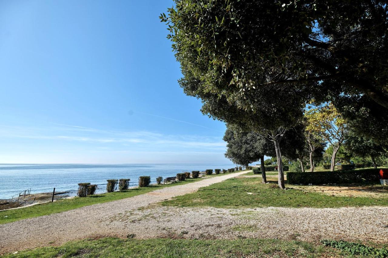 Camping Ulika Mobile Homes - Naturist Červar-Porat Buitenkant foto