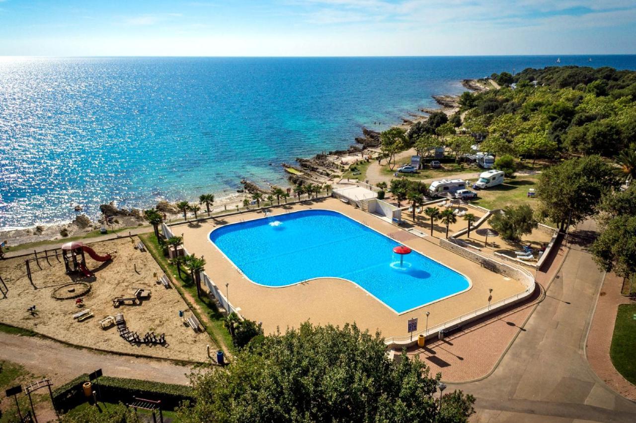 Camping Ulika Mobile Homes - Naturist Červar-Porat Buitenkant foto