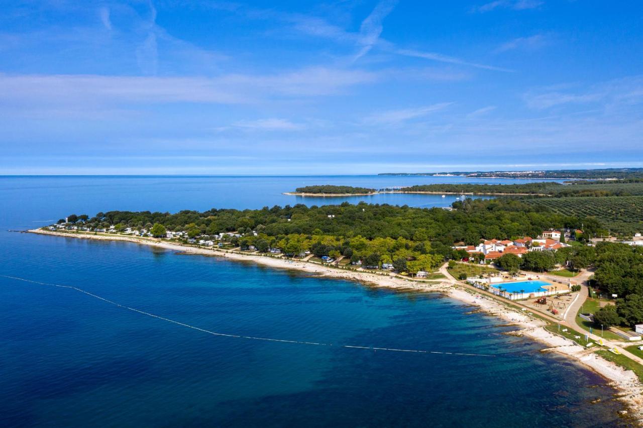 Camping Ulika Mobile Homes - Naturist Červar-Porat Buitenkant foto