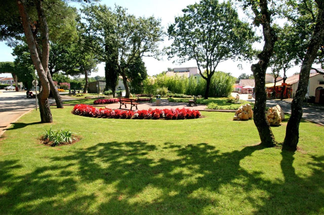 Camping Ulika Mobile Homes - Naturist Červar-Porat Buitenkant foto