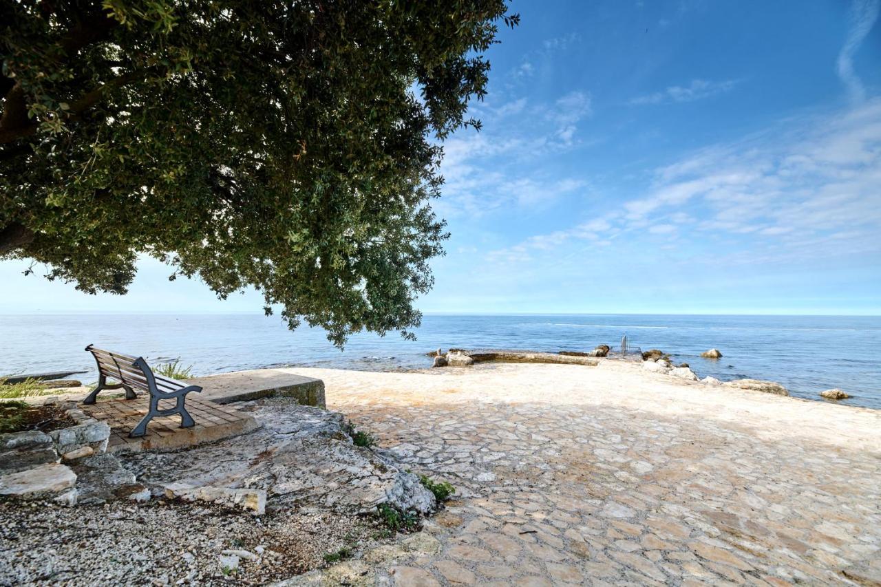 Camping Ulika Mobile Homes - Naturist Červar-Porat Buitenkant foto