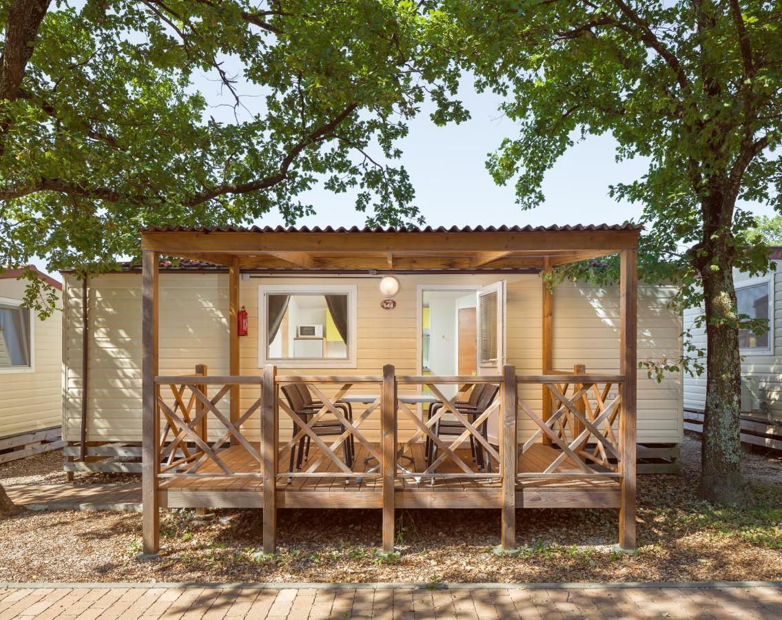 Camping Ulika Mobile Homes - Naturist Červar-Porat Buitenkant foto