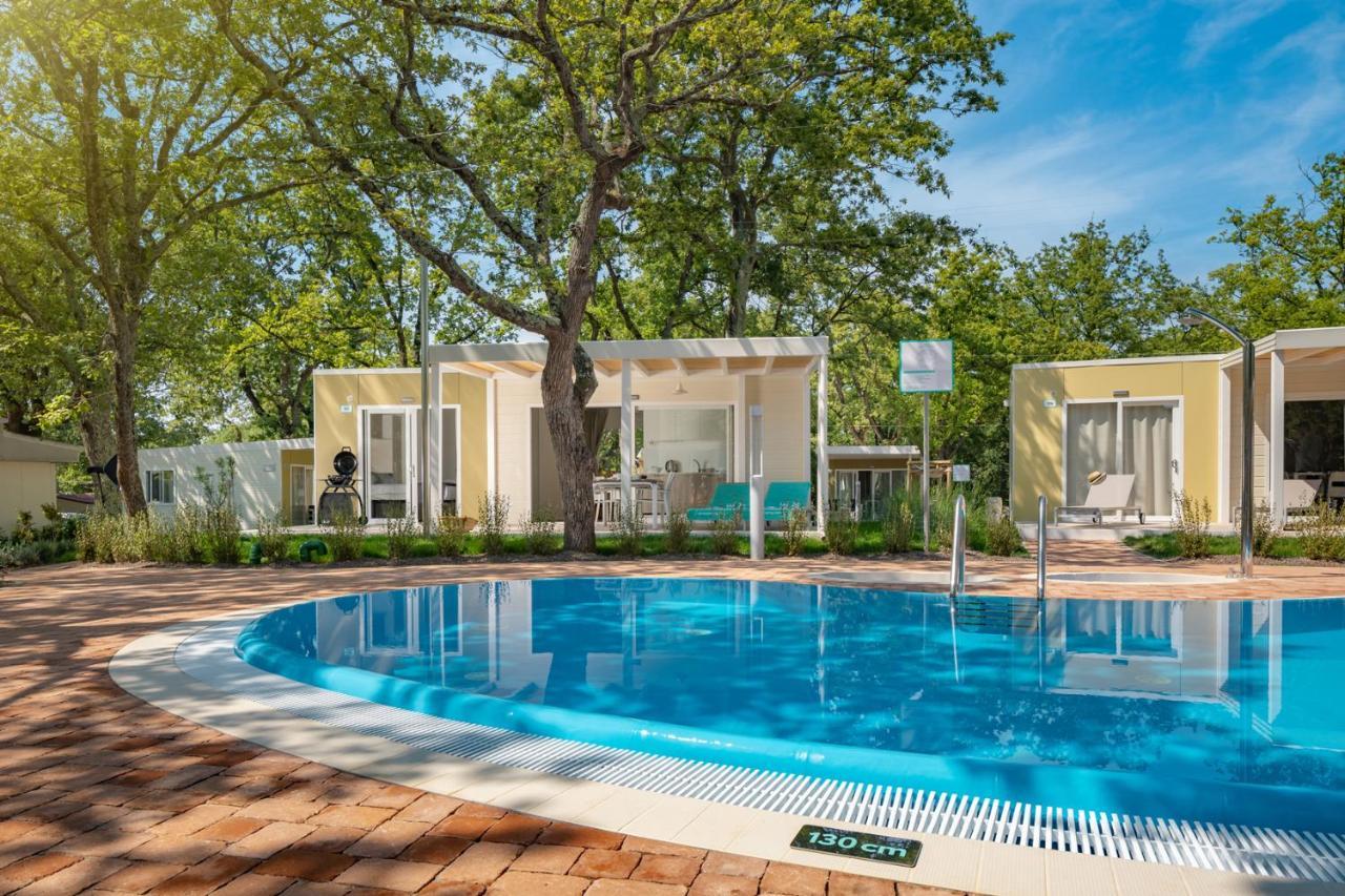 Camping Ulika Mobile Homes - Naturist Červar-Porat Buitenkant foto