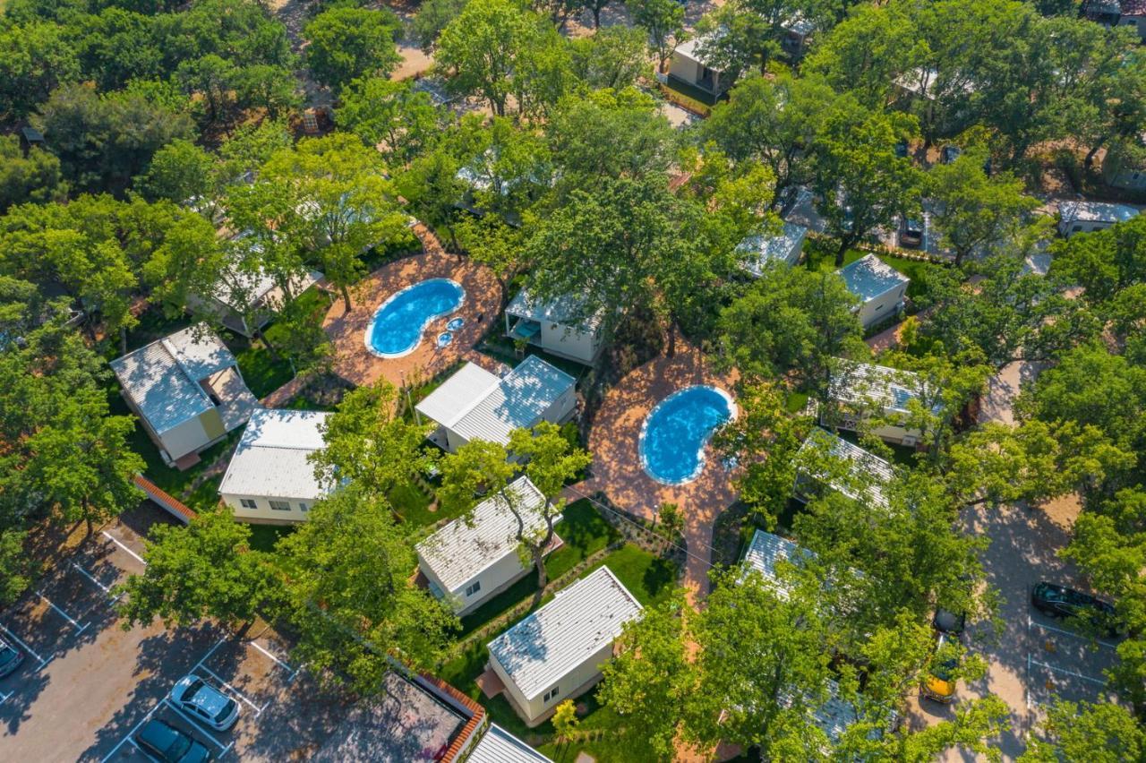 Camping Ulika Mobile Homes - Naturist Červar-Porat Buitenkant foto