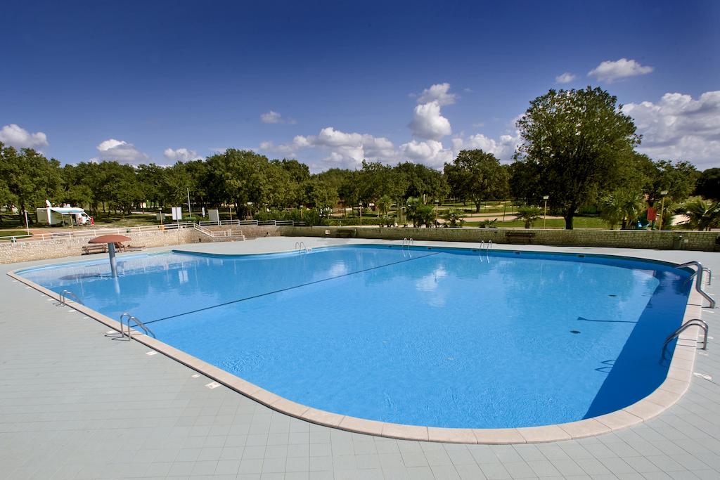 Camping Ulika Mobile Homes - Naturist Červar-Porat Buitenkant foto