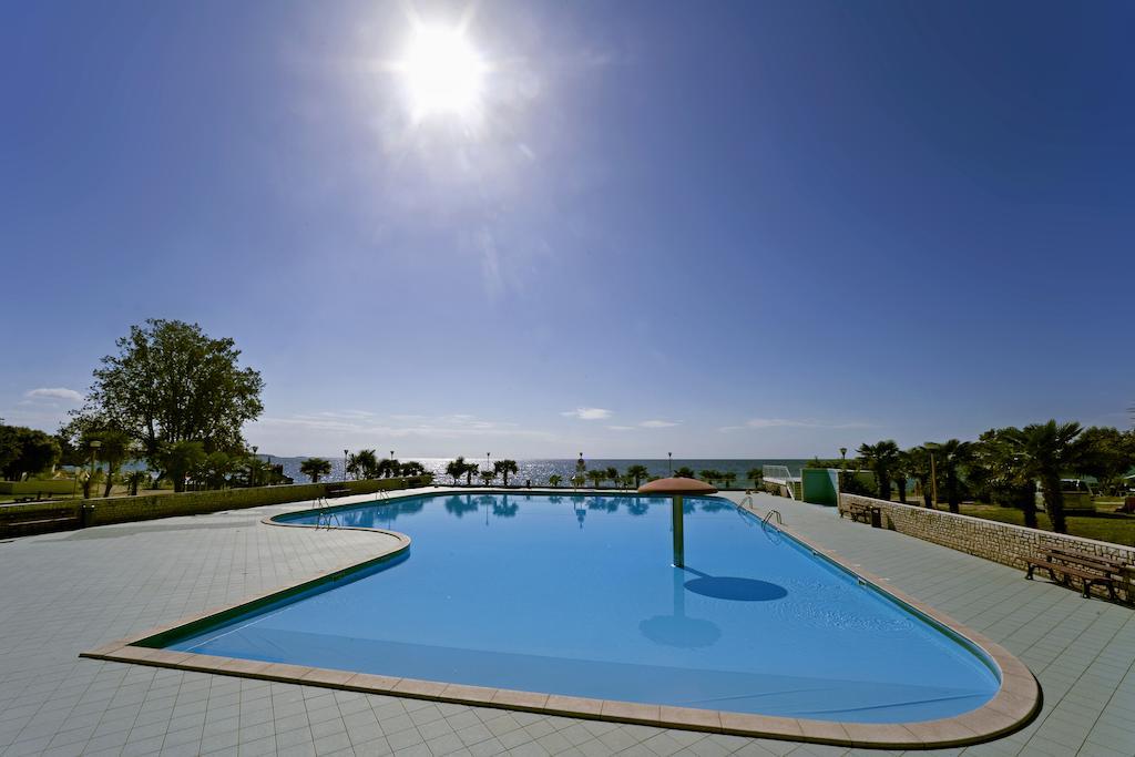 Camping Ulika Mobile Homes - Naturist Červar-Porat Buitenkant foto