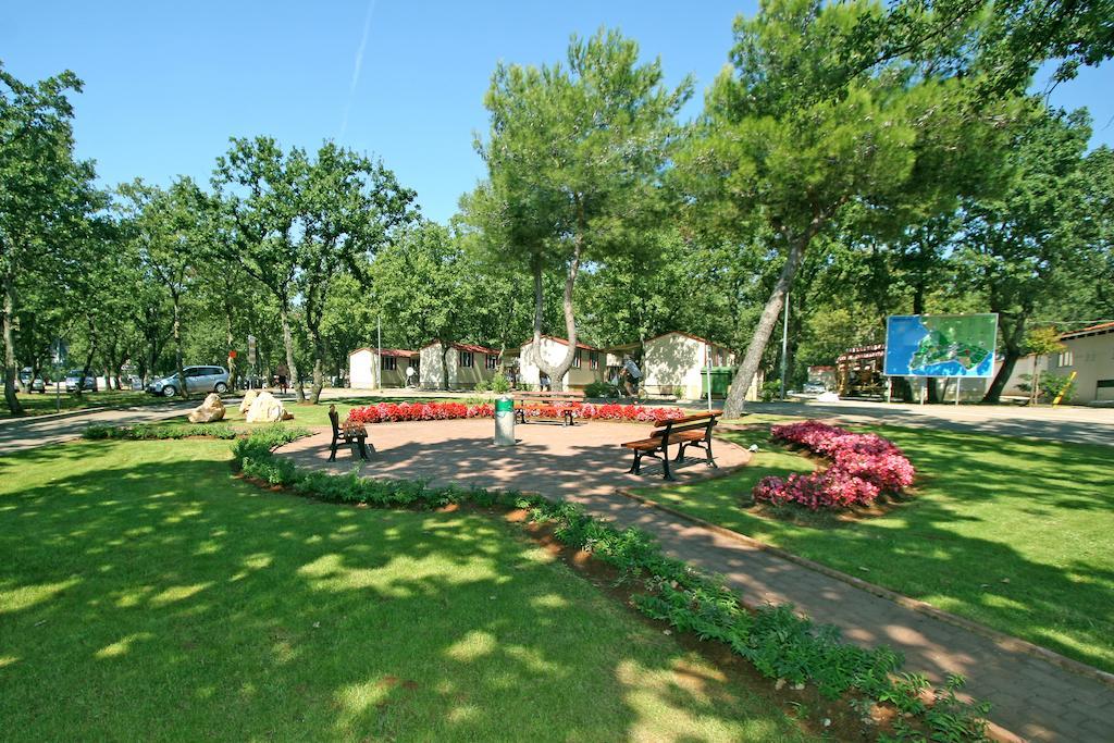 Camping Ulika Mobile Homes - Naturist Červar-Porat Buitenkant foto